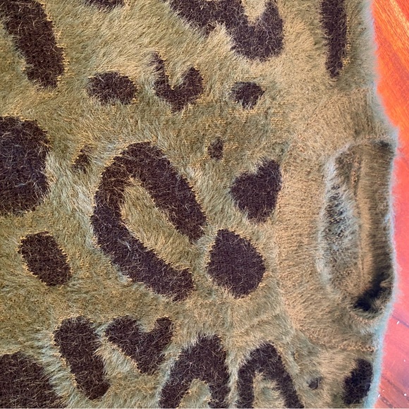 Women’s small sweater - Picture 2 of 4